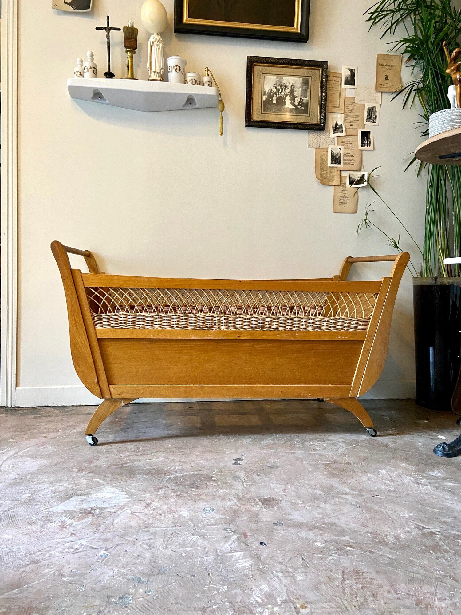 Children's bed in wood and wicker woven on wheels 1960
