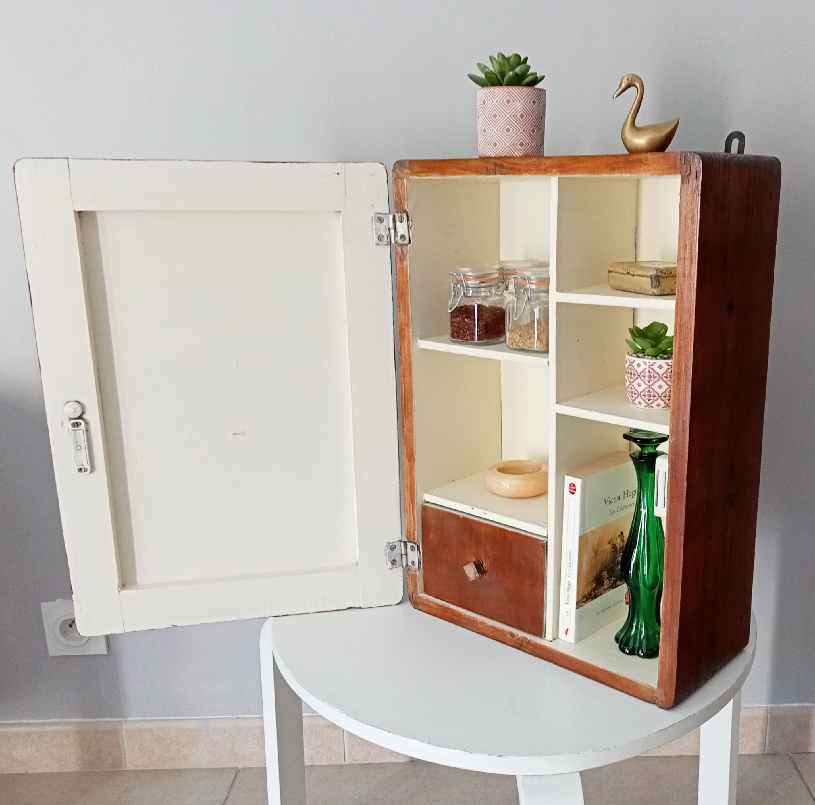 Medicine cabinet 50/60 years