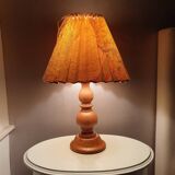Wooden table lamp with 80s fabric blind