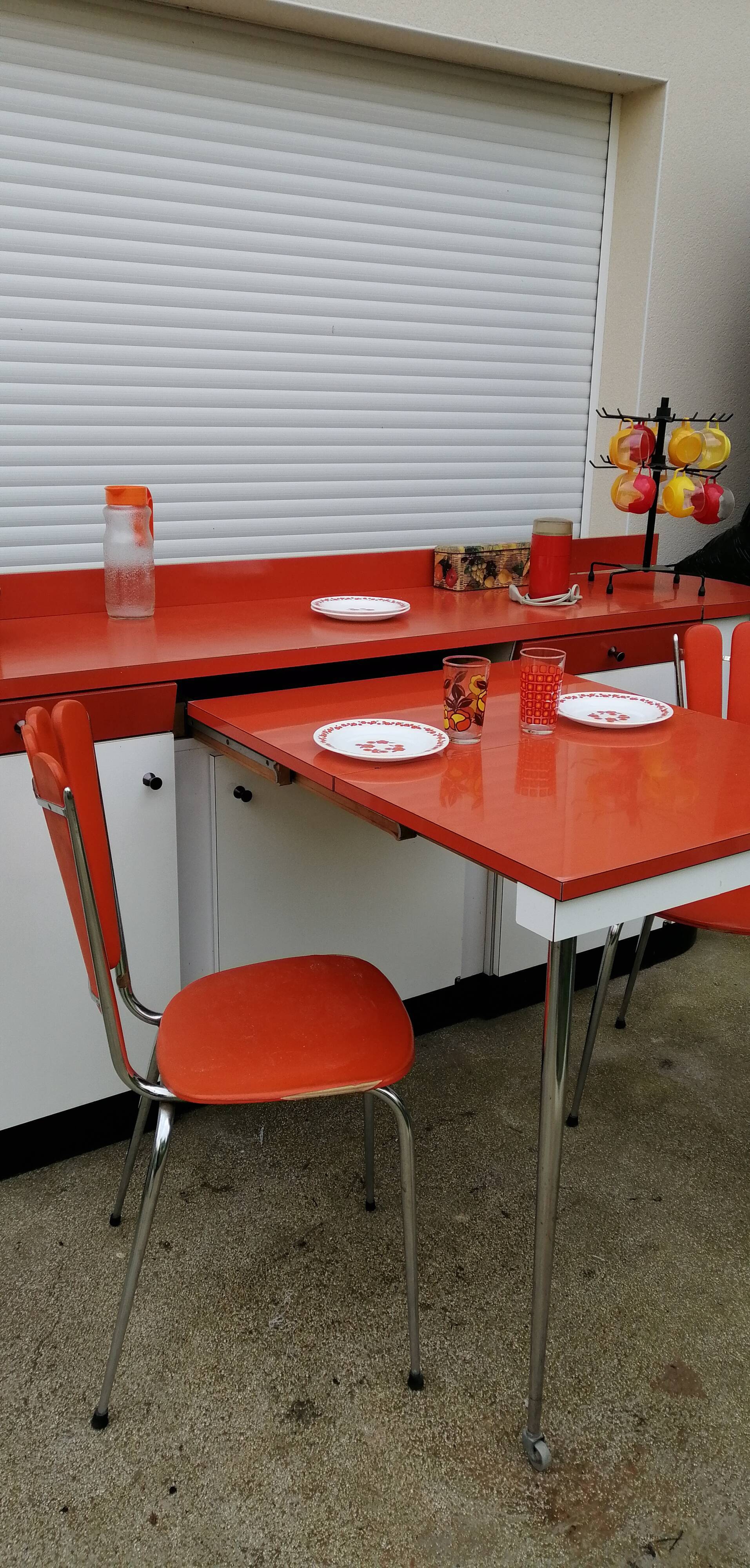 Formica sideboard with its 70' retractable table