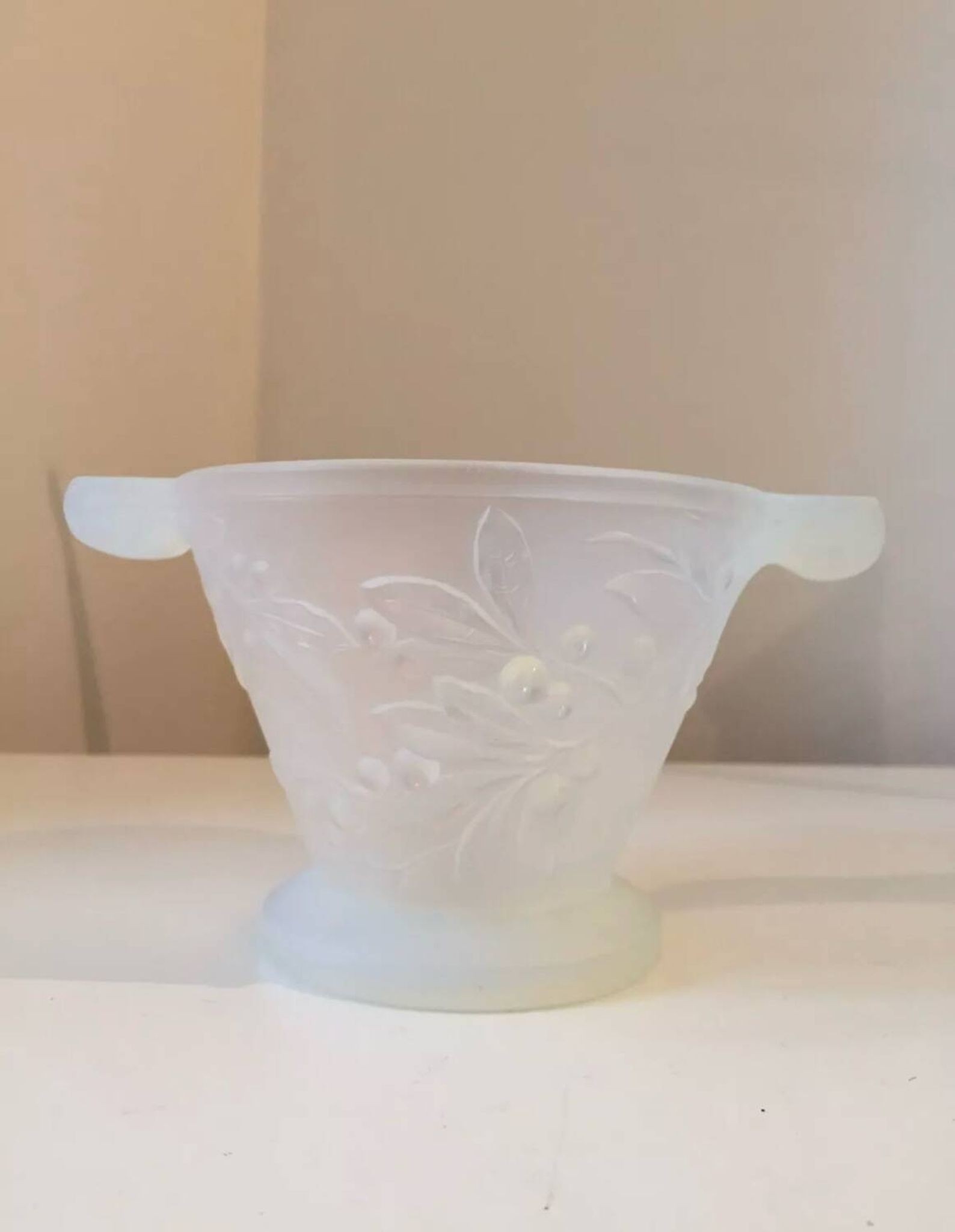 Opalescent glass footed bowl with mistletoe decor Etling France Art Deco 19
