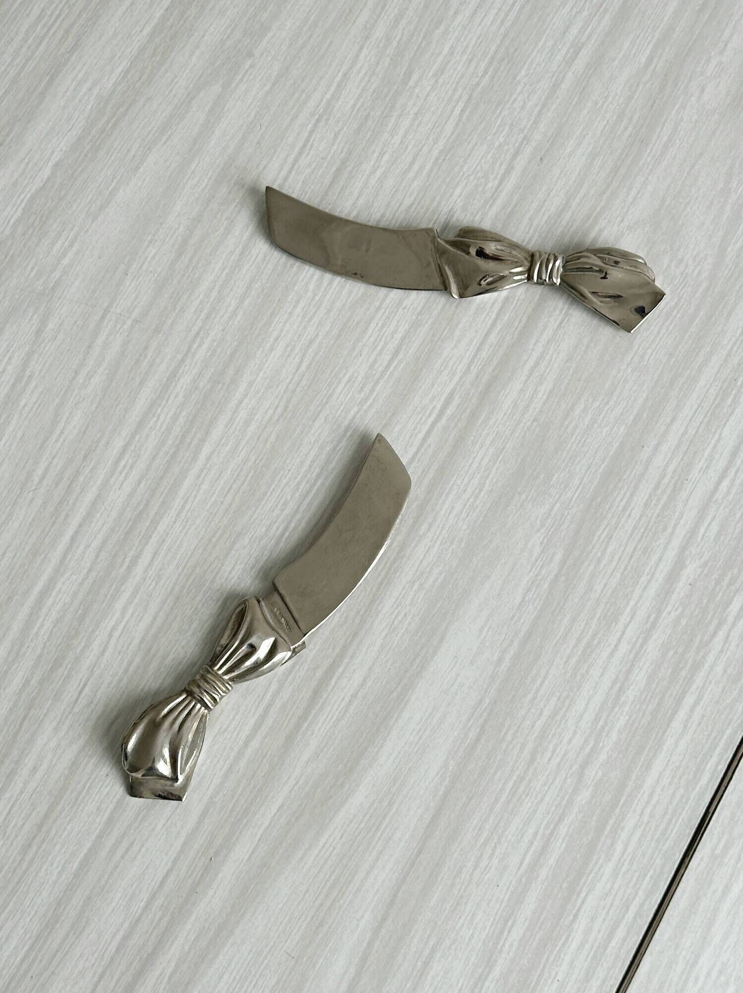 Metal butter knives
