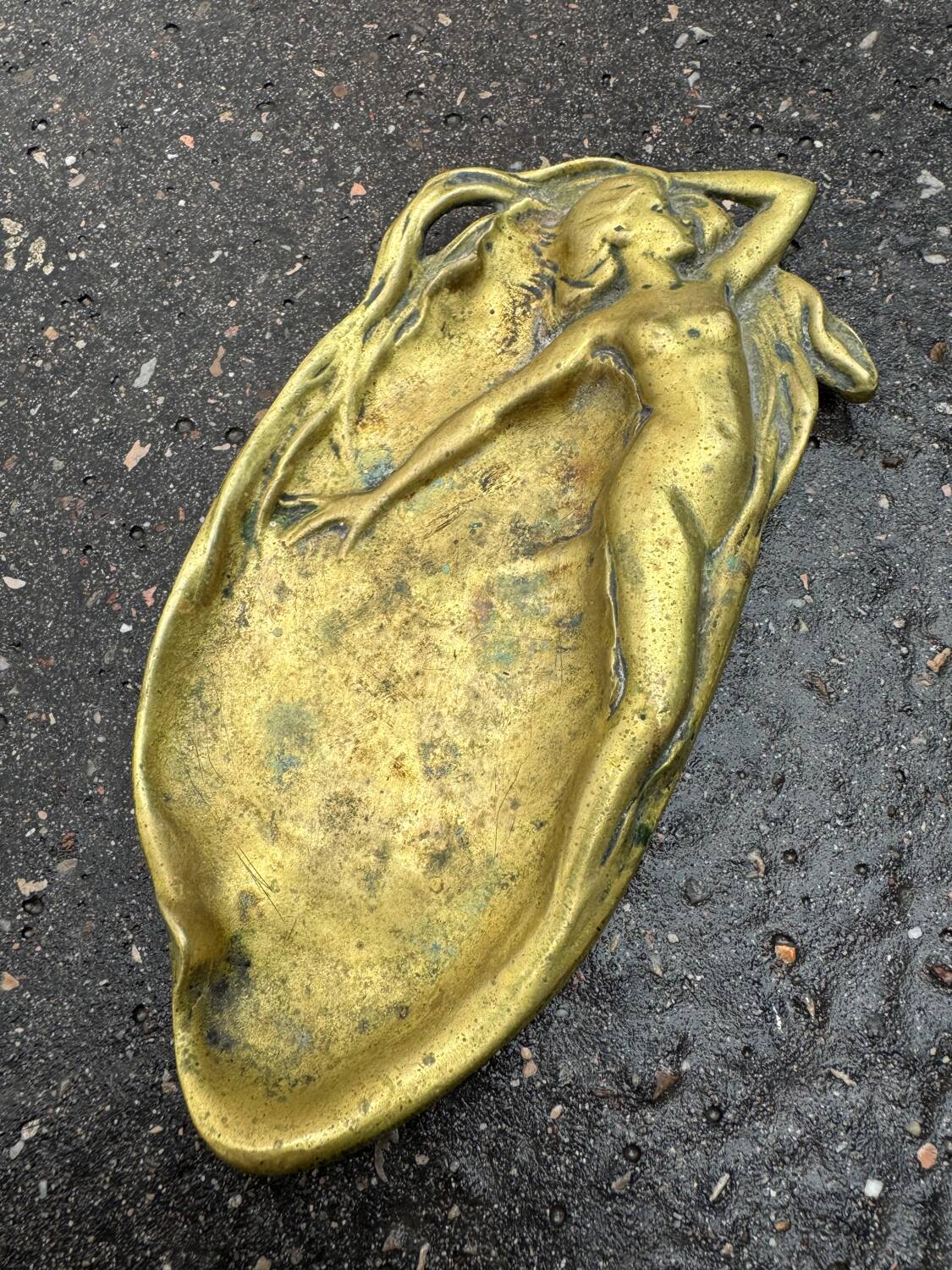 Art Nouveau bronze catchall