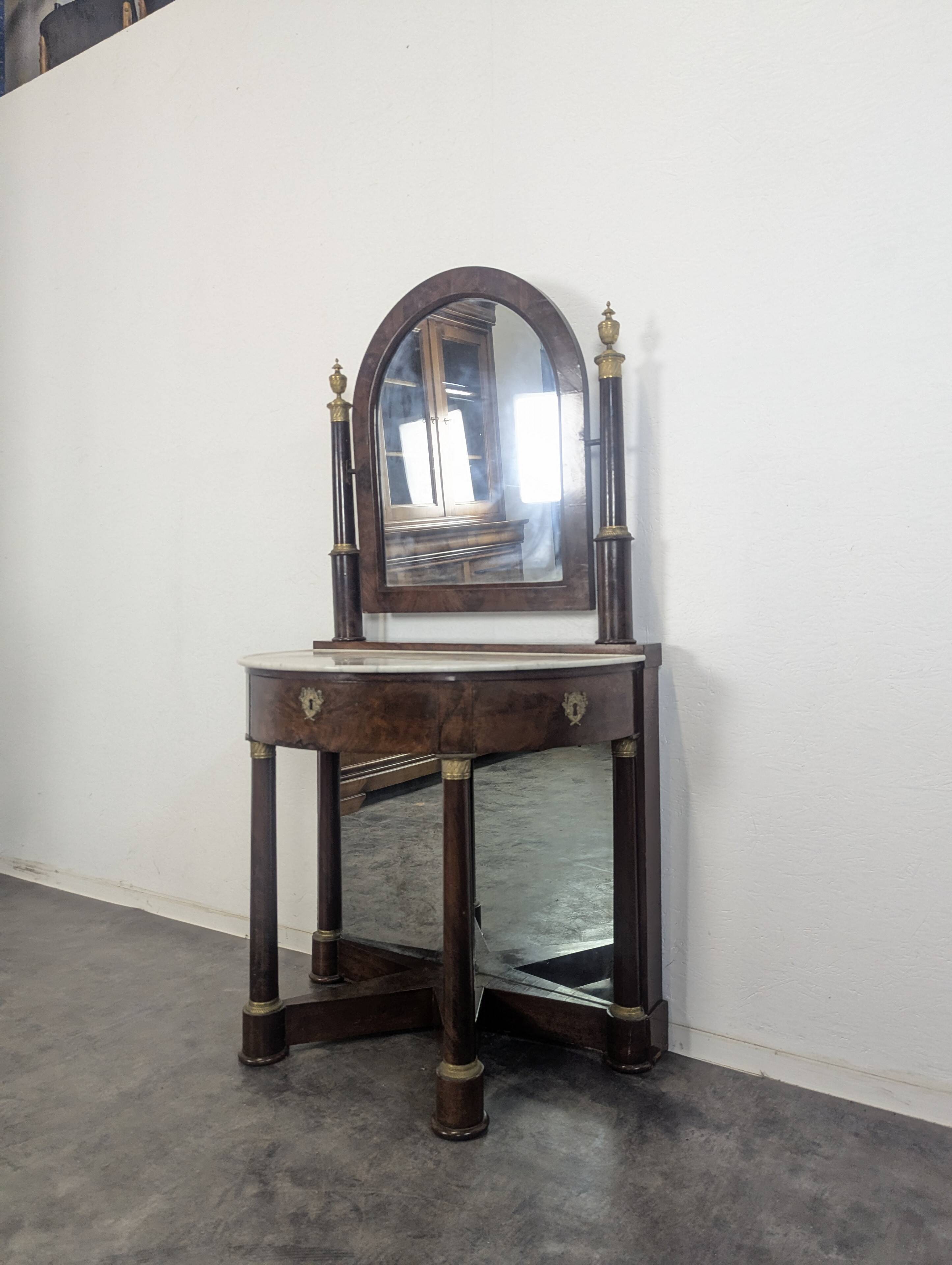 Rare coiffeuse demi à fond de glace époque Empire