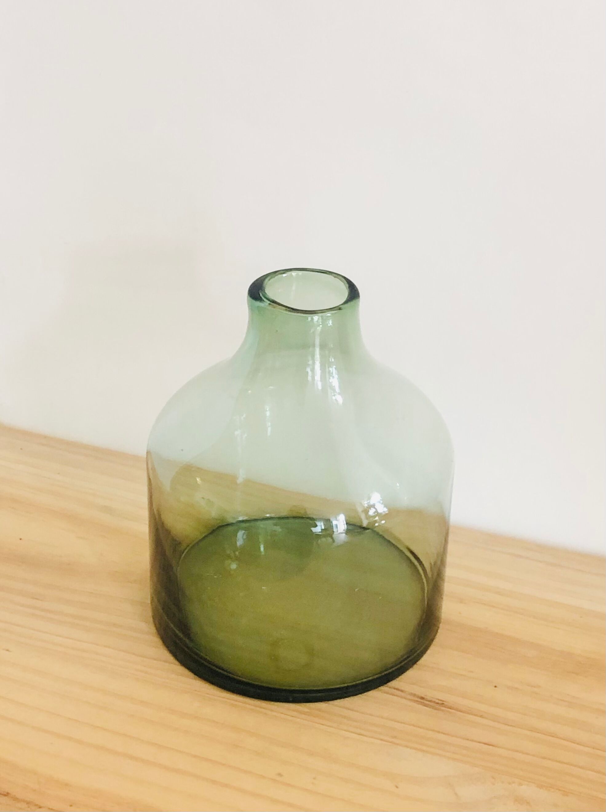 Glass vase style lady jeanne