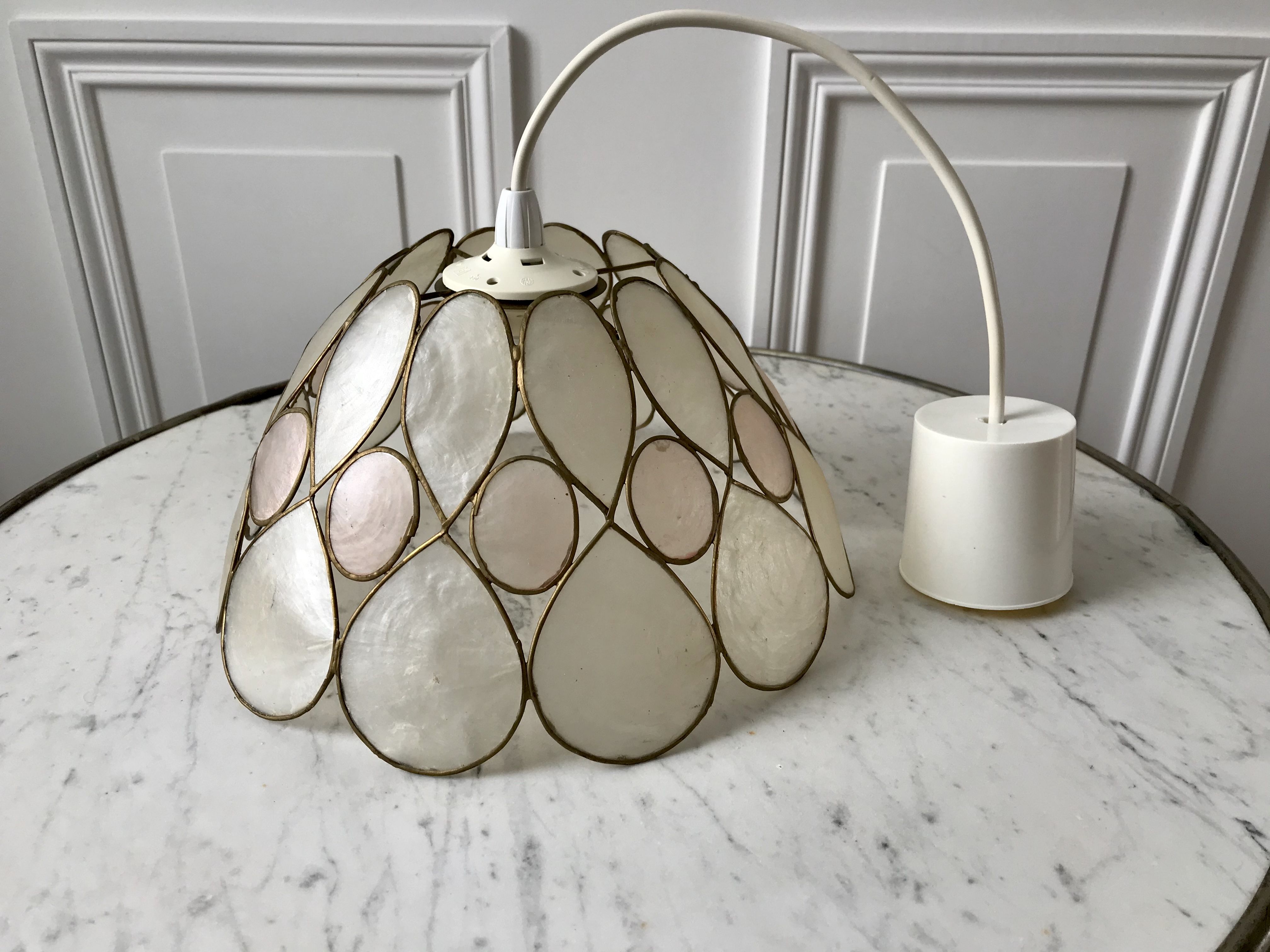 Suspension fleur en nacre et laiton années 50