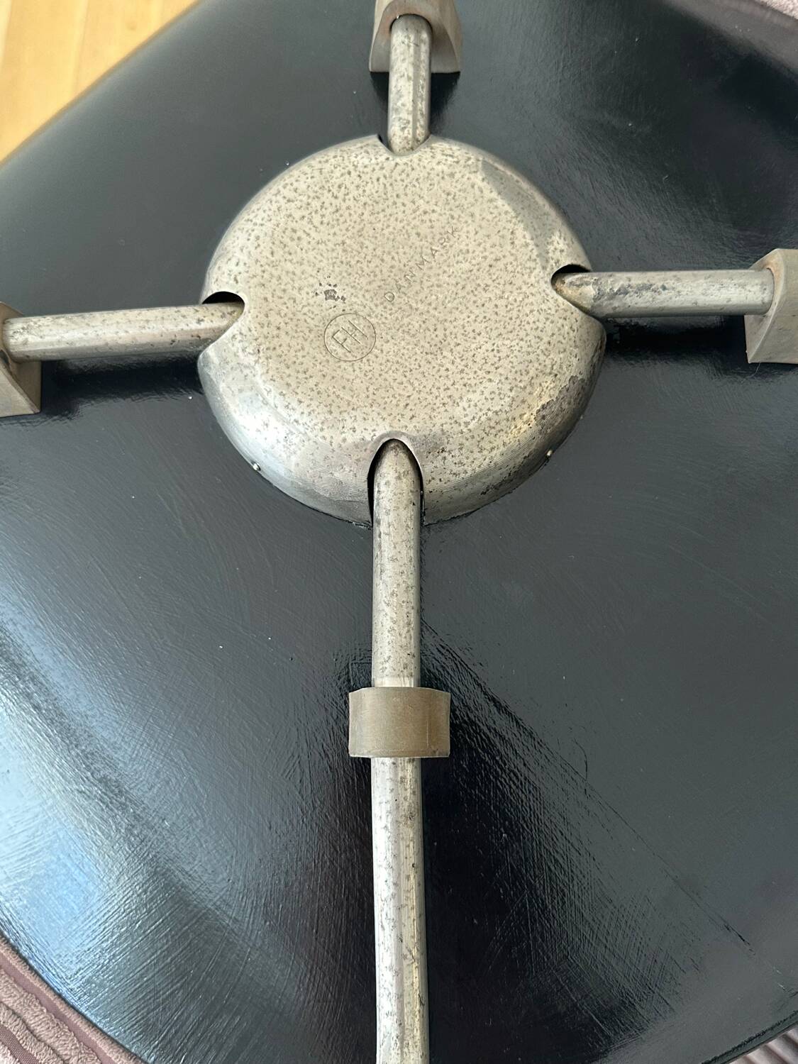 3 Arne Jacobsen Series 7 chairs