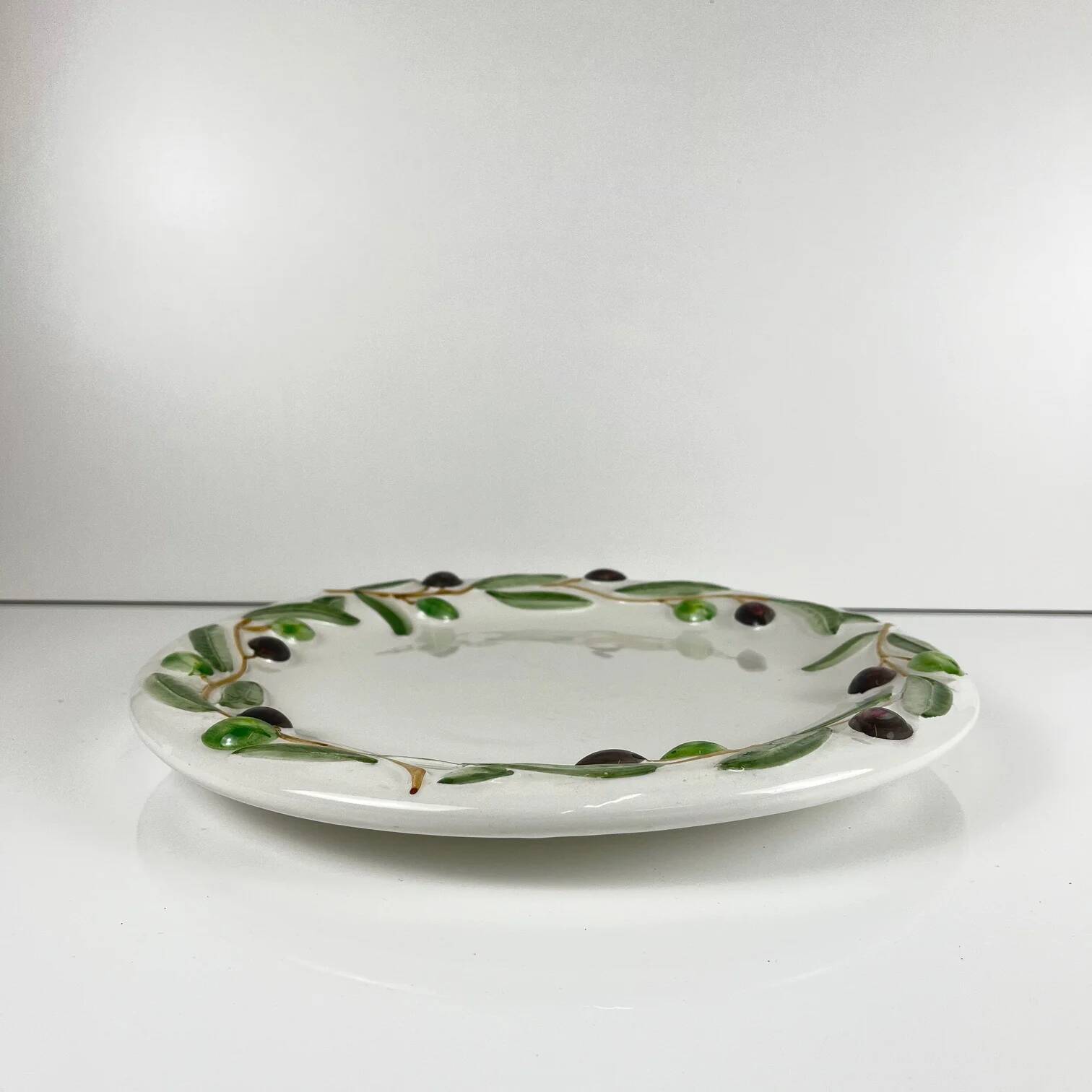 Round earthenware dish "olive", Deruta, Tiriduzzi, Italy