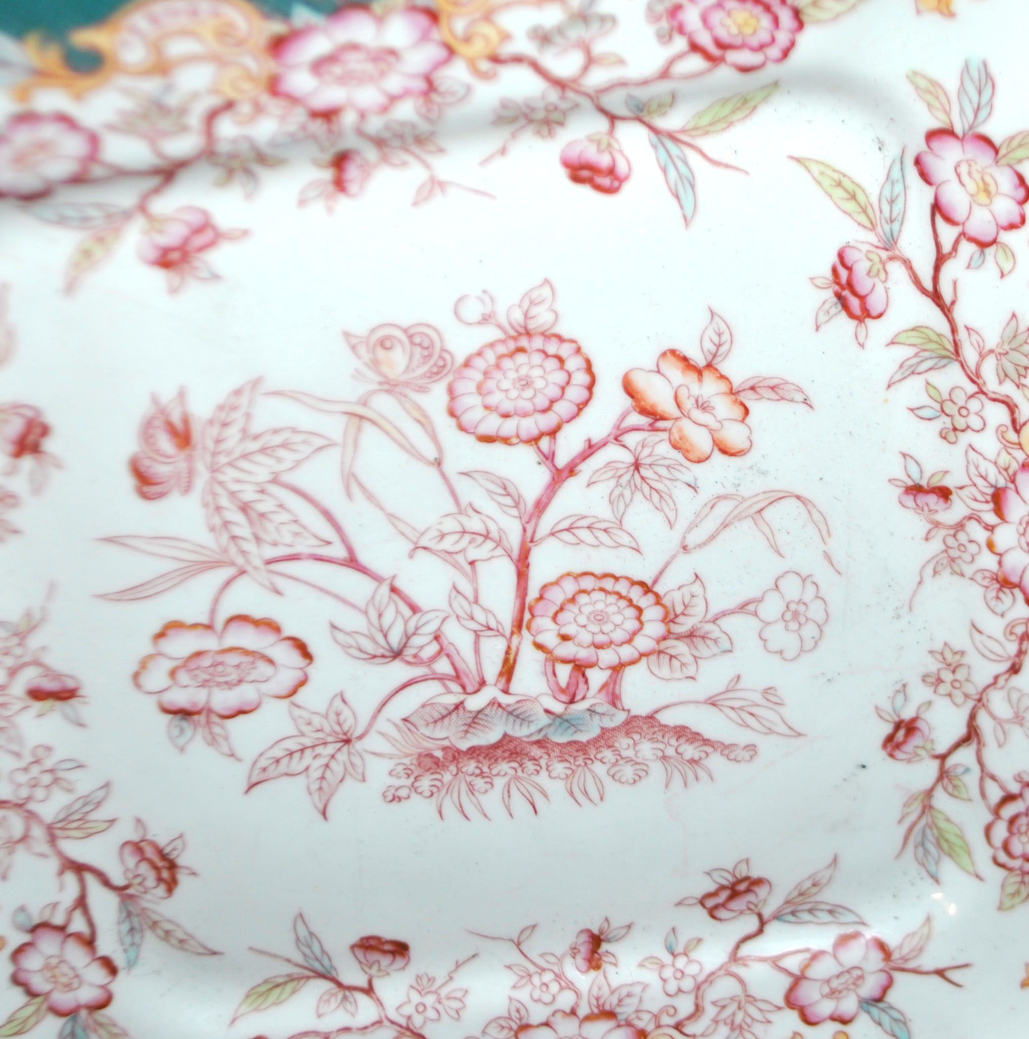 Square porcelain plate Sarreguemines model Minton 215 with Japonese decoration.