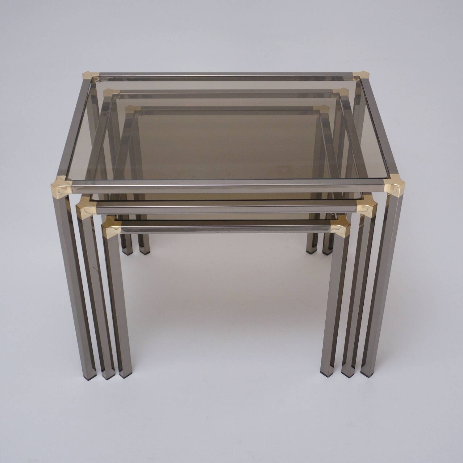 Tables gigognes vintage en métal plaqué ou et verre graphite chrome par Kesterport pour Harrods 1980 Royaume-Uni