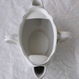 Porcelain sauce boat