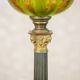 Paire de lampes de table vintage dans un style classique avec des bases décoratives et