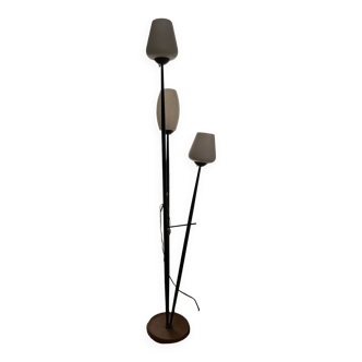 Tripod floor lamp