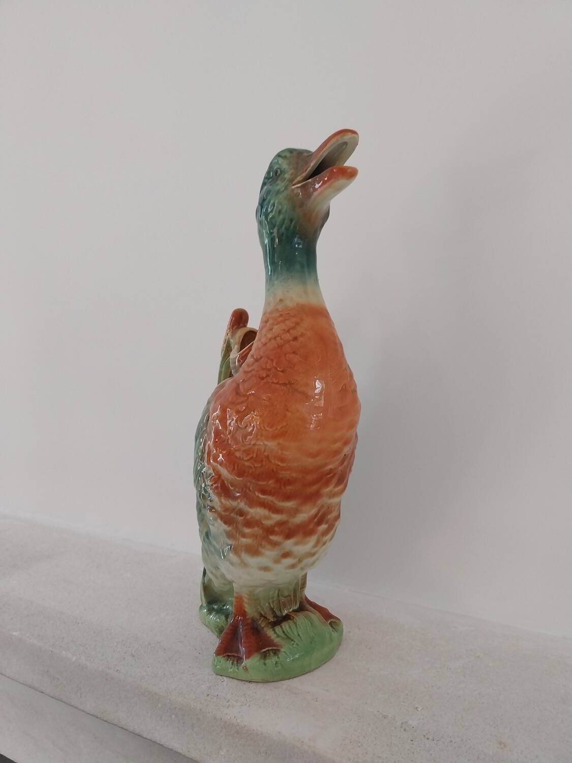 Water jug in slipware from the 1960s. Decorated with a coloured duck. Unmarked.