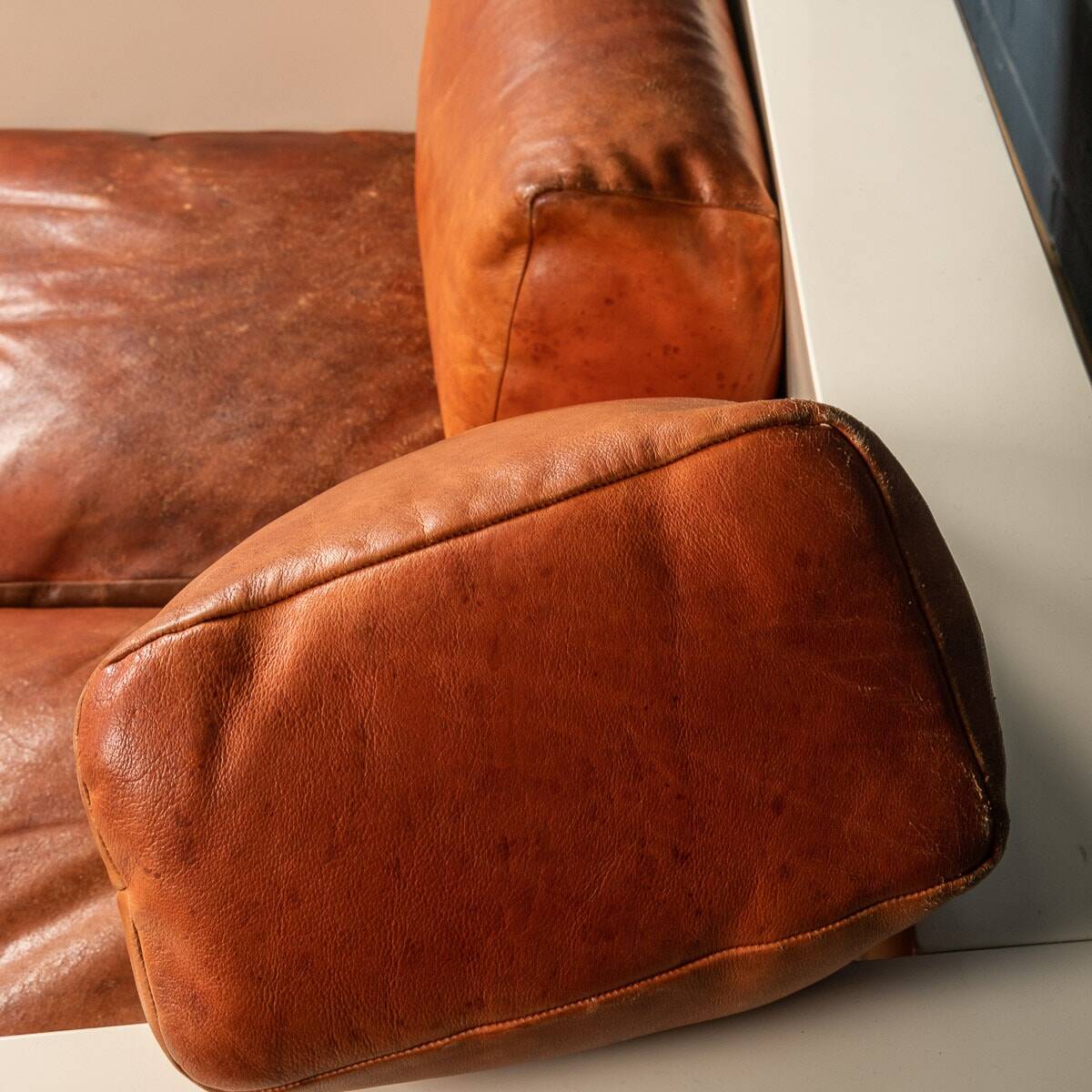 20thc two-seater saratoga sofa by lella and massimo vignelli for poltronova