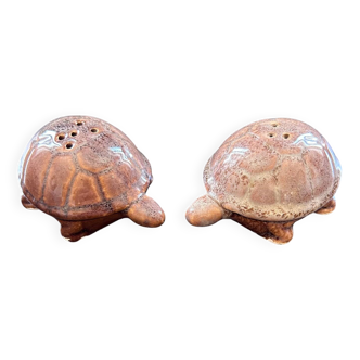 Turtle salt and pepper shakers