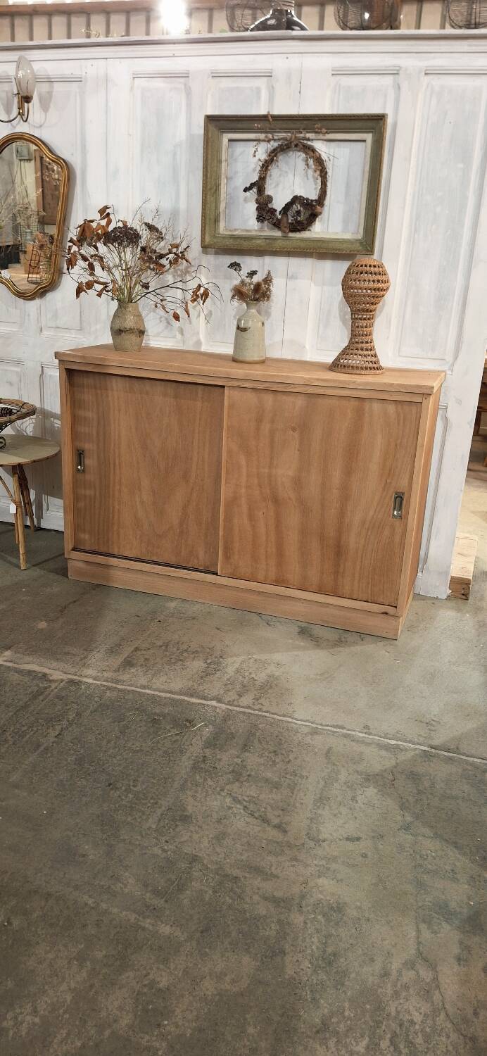 Meuble de métier à portes coulissantes