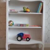 White lacquered bibus