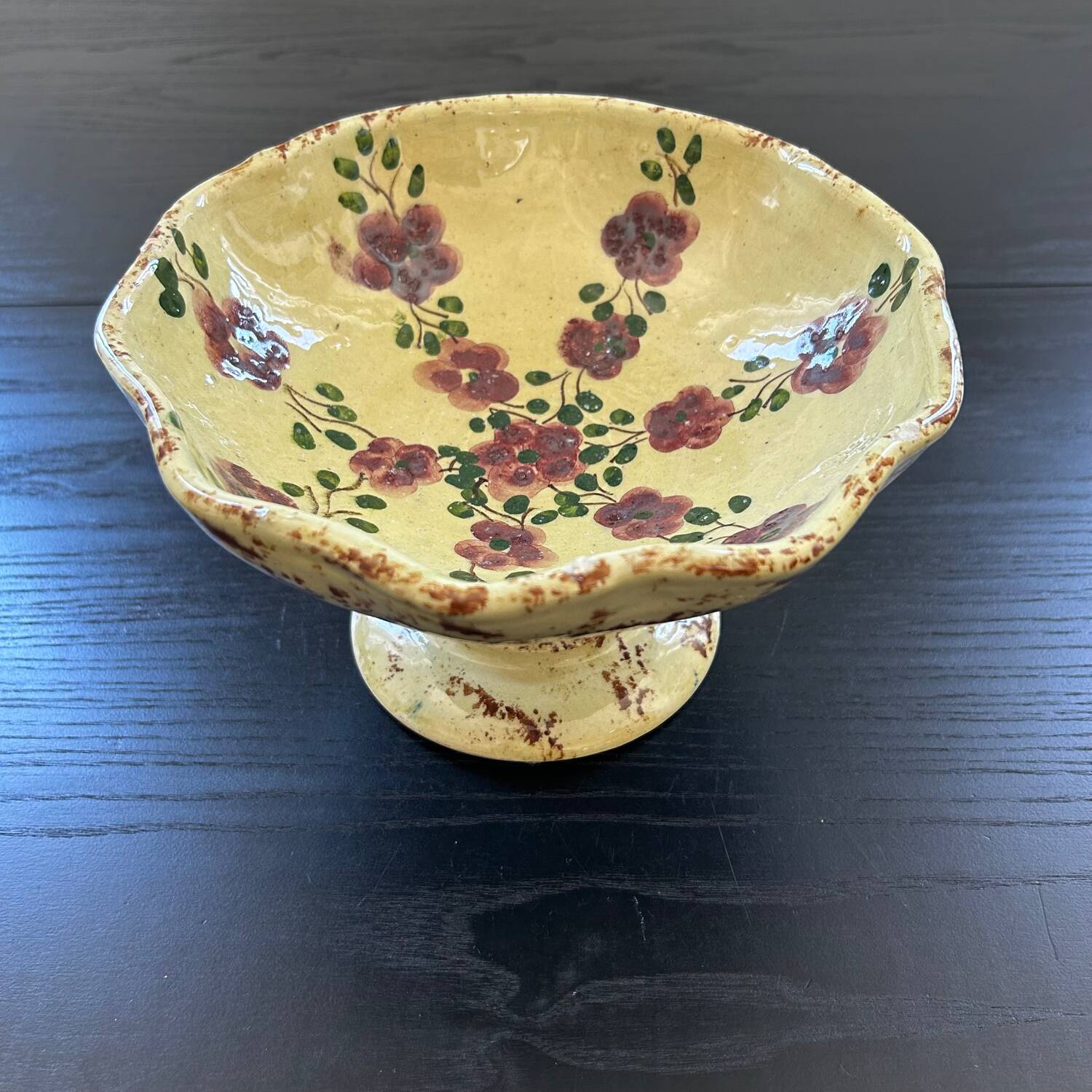 Fruit bowl with floral decoration
