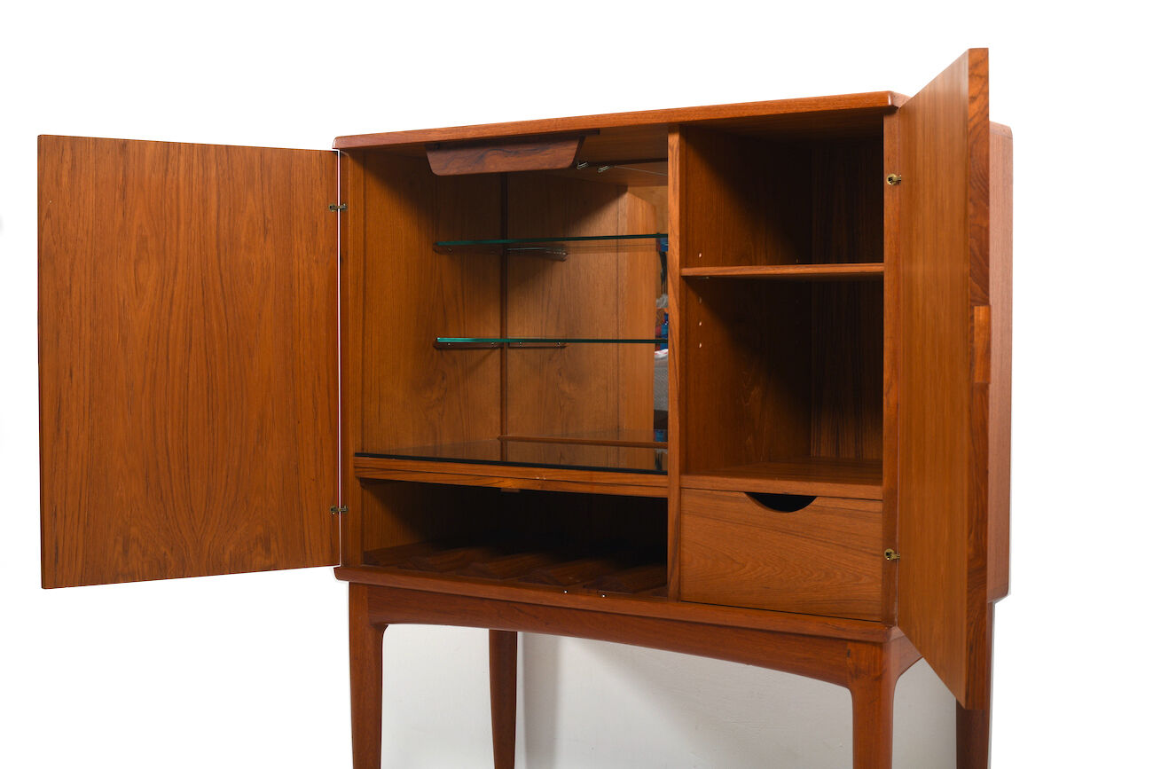 Mid Century Fine Danish Bar Cabinet in Teak