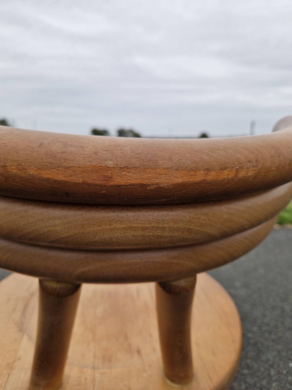 Set of 4 solid organic chairs
