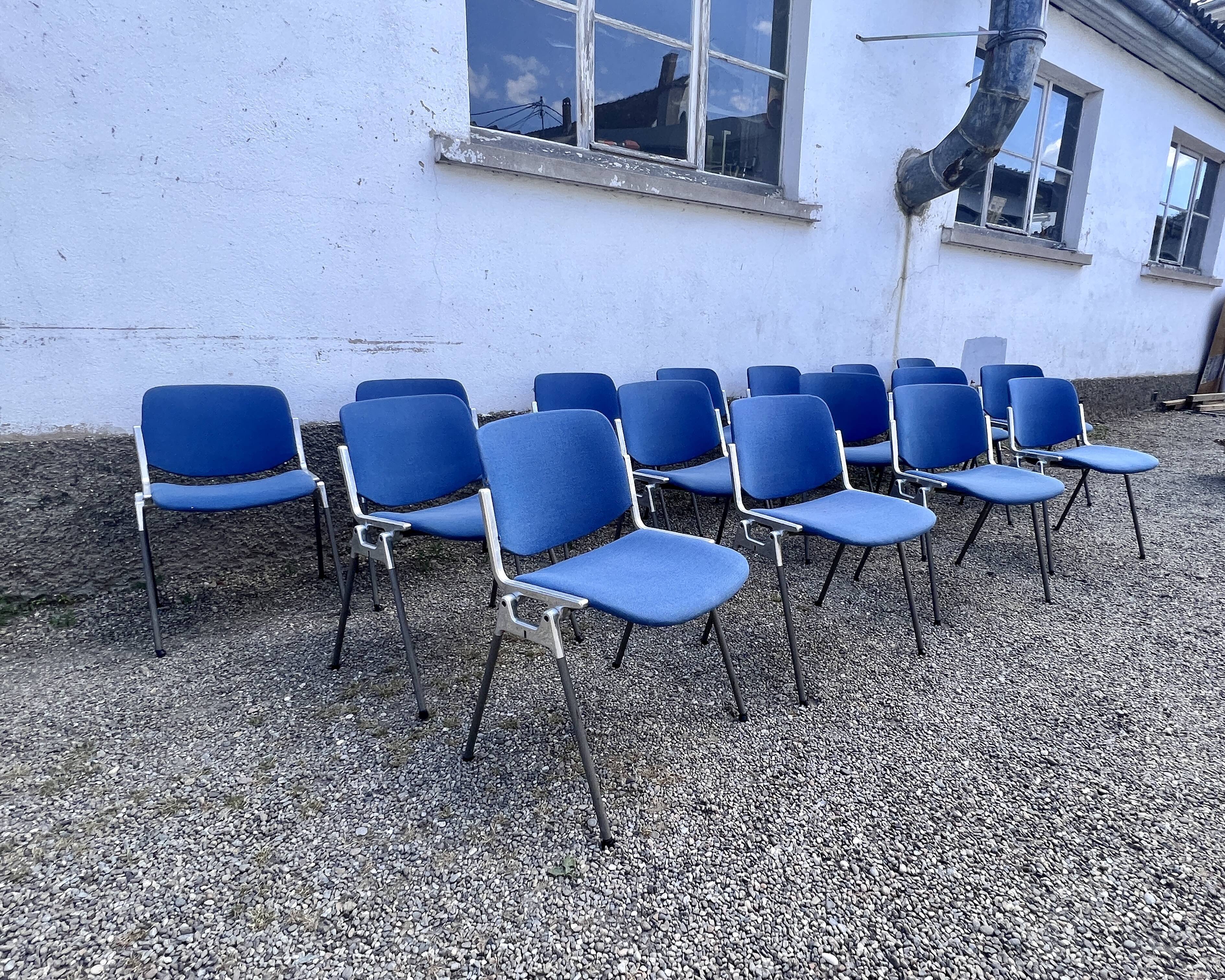 Série de 40 chaises de G. Piretti pour Castelli Anonima Castelli, Italie, années 1970