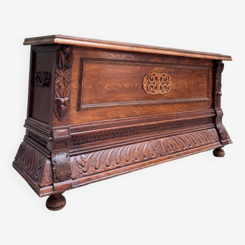 Banc coffre en bois naturel de style Louis XIII