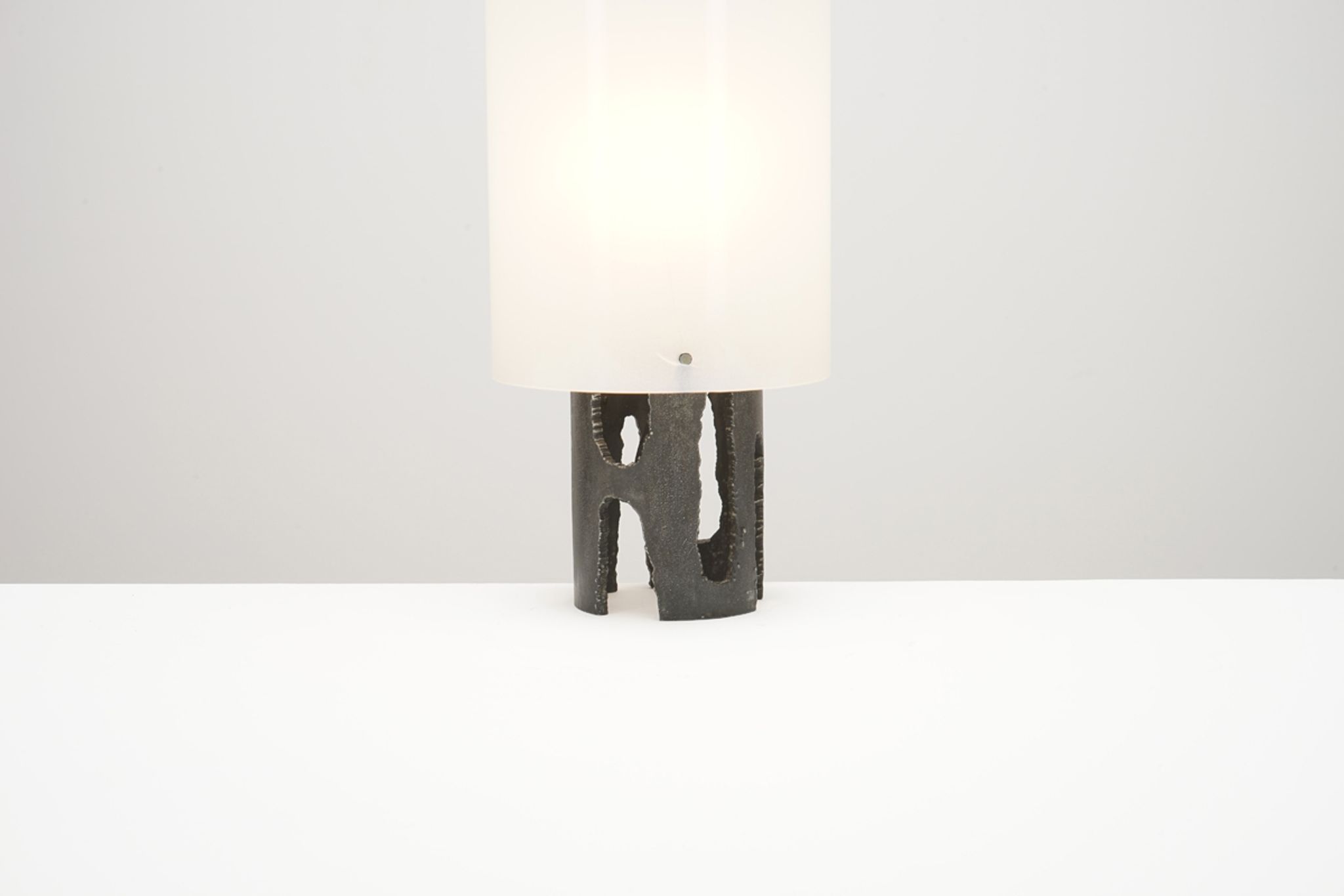 Lampe Brutaliste en acier et perspex circa 1950