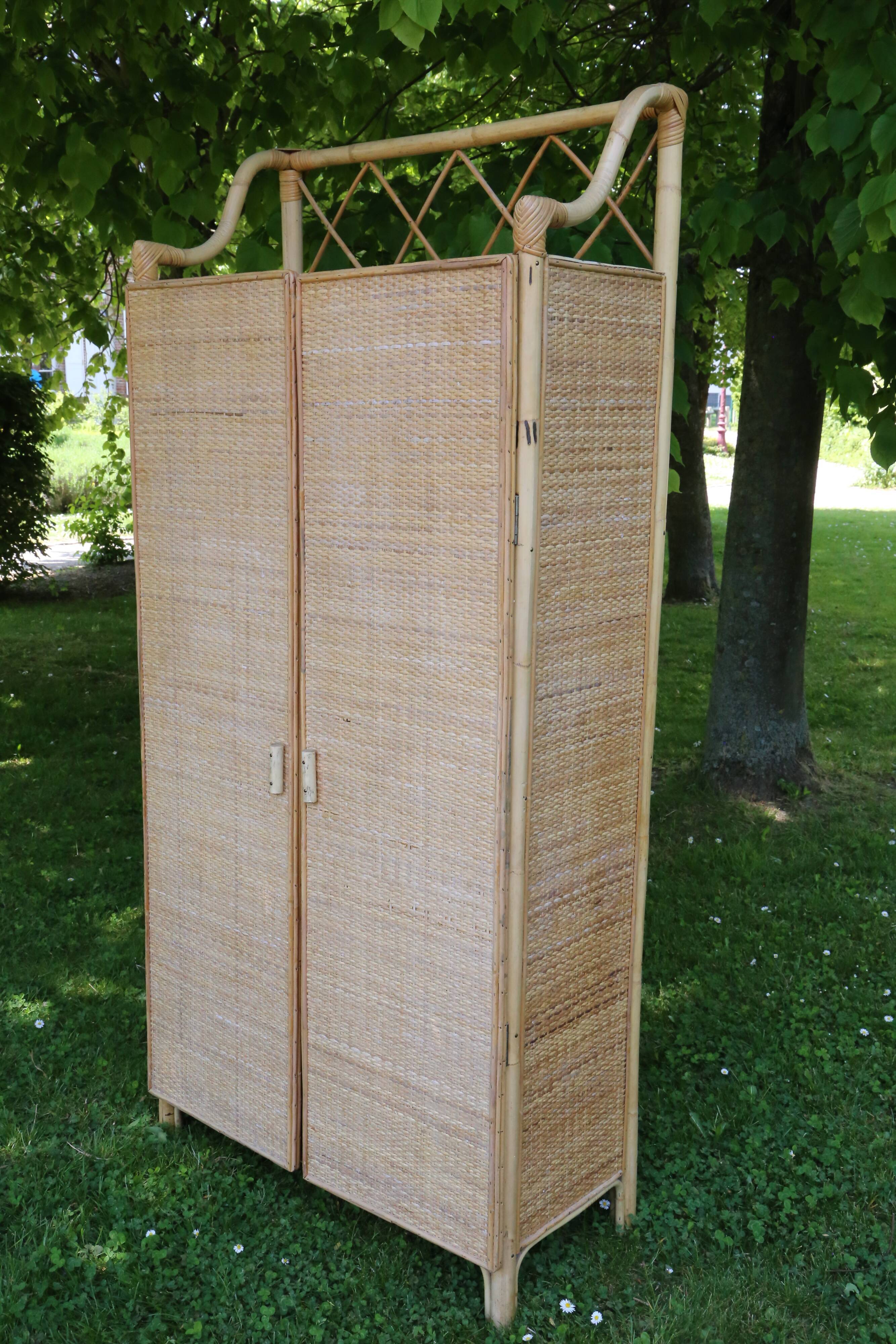 Armoire en rotin vintage