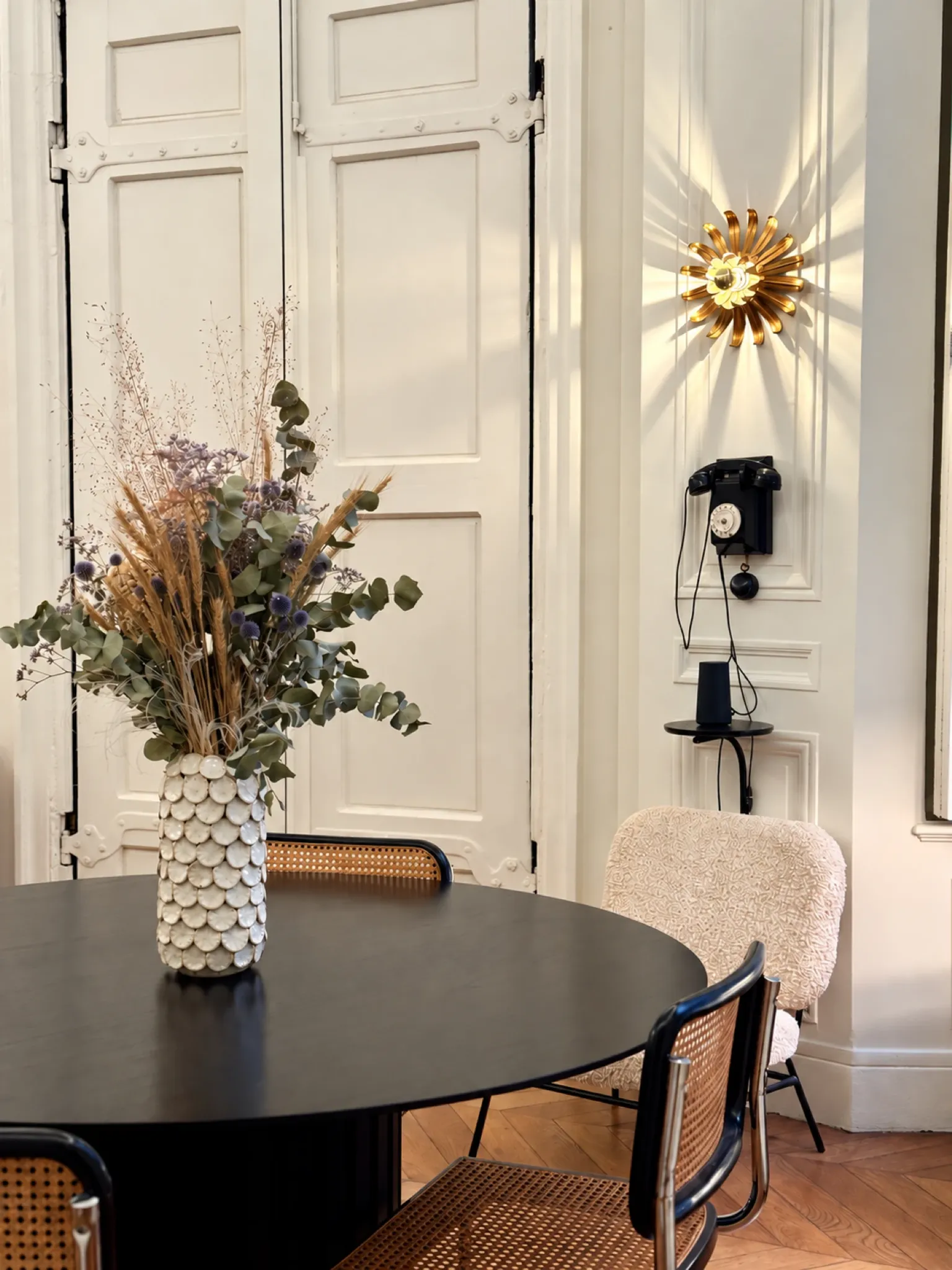 Round table HK living 140cm black