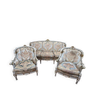Salon Louis XV en bois réchampi, canapé trois places et deux fauteuils