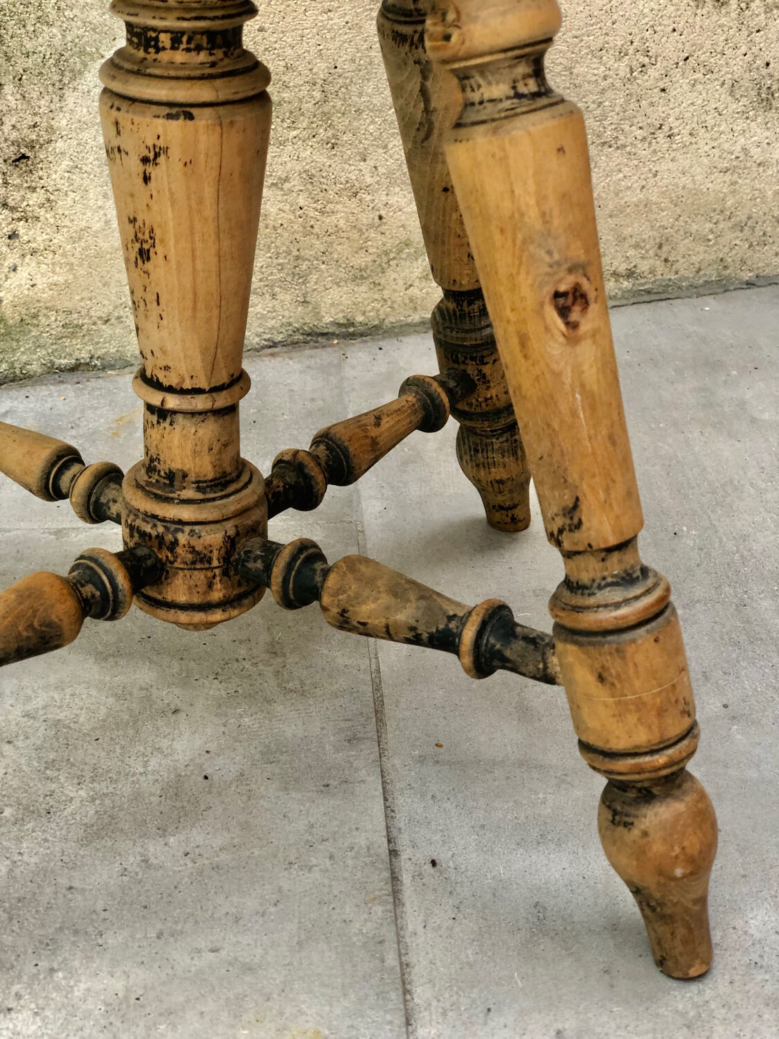 Napoleon 3 piano stool