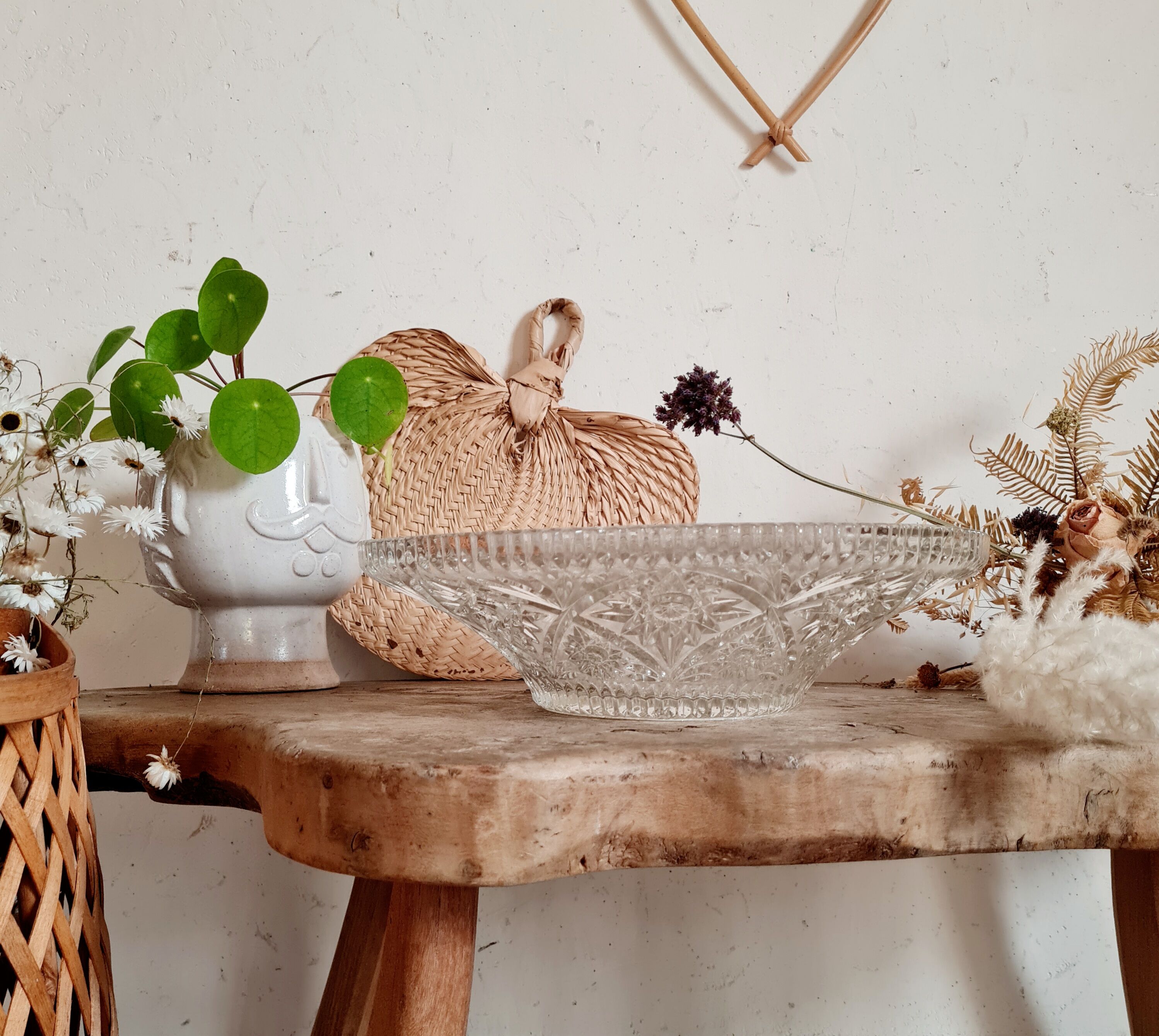 Fruit cup in chiseled glass