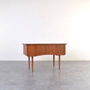 Bureau en teck danois des années 1960.