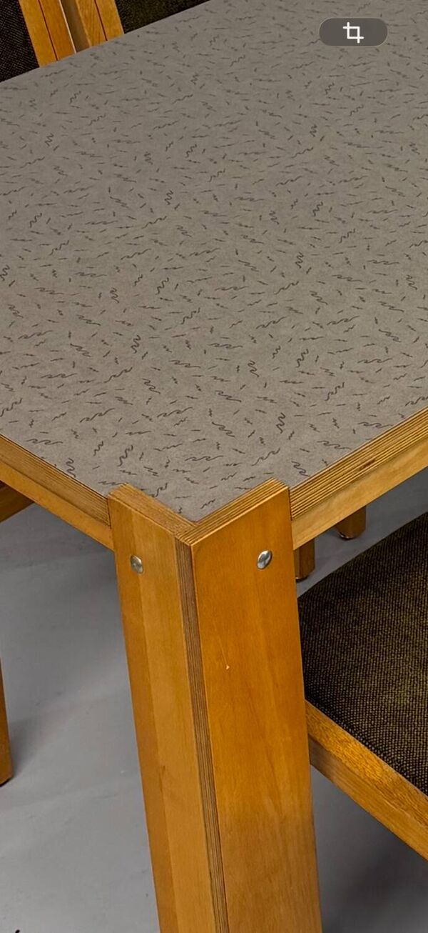 Grande table moderniste  bois multiplis design style Memphis année 80