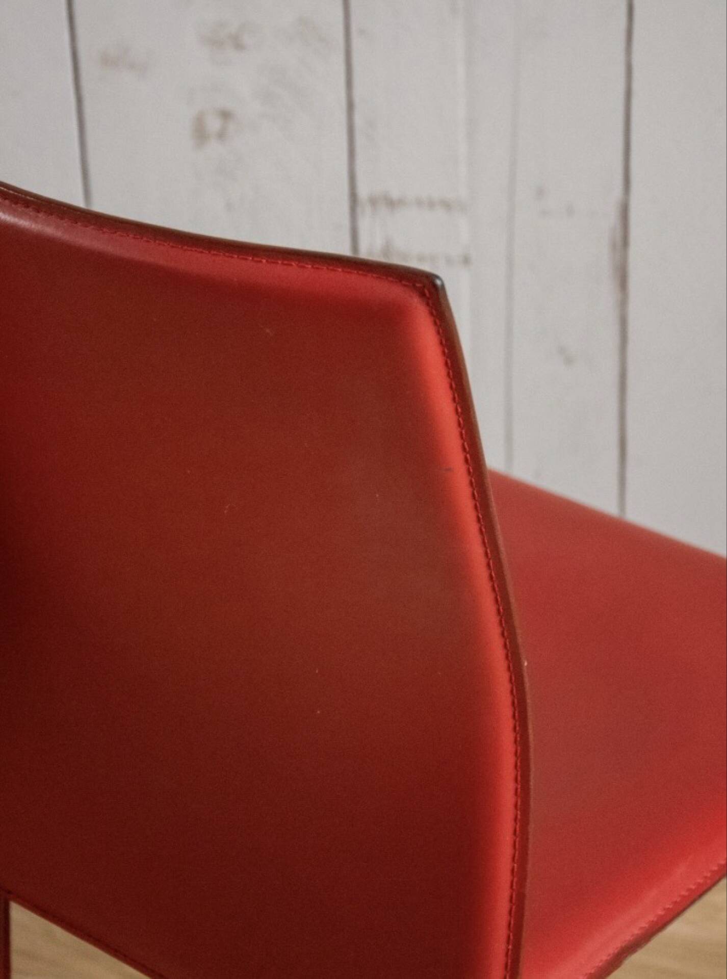 Paire de chaises en cuir