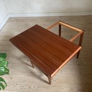 Table basse porte revue vintage en teck et corde
