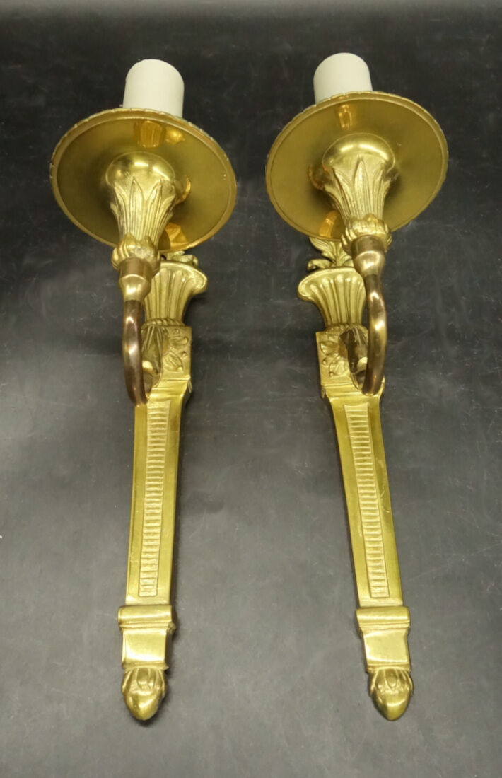 Pair of wall lamps with Louis XVI style flowers