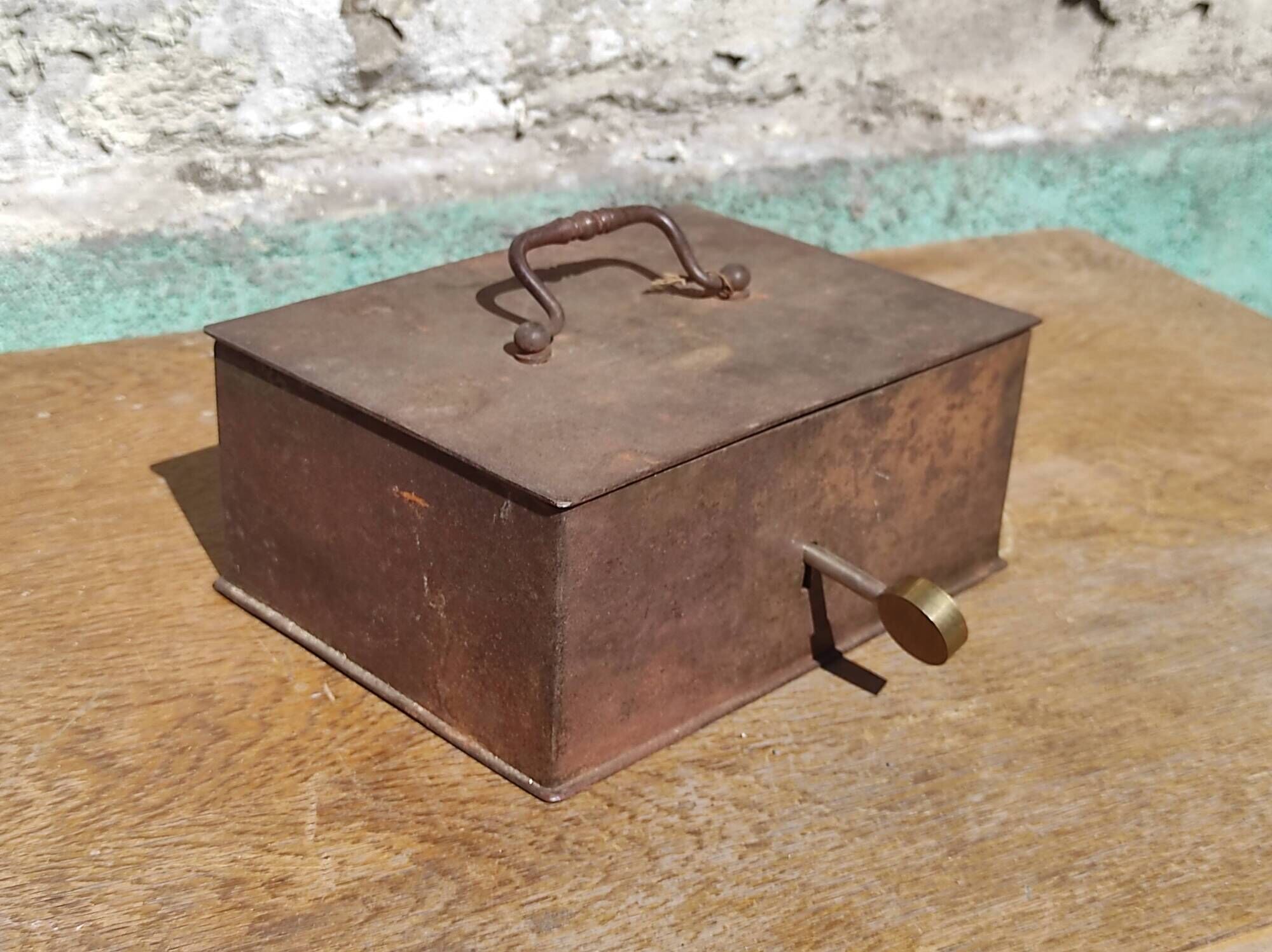 Old vintage store cash box for cash box silver metal cash