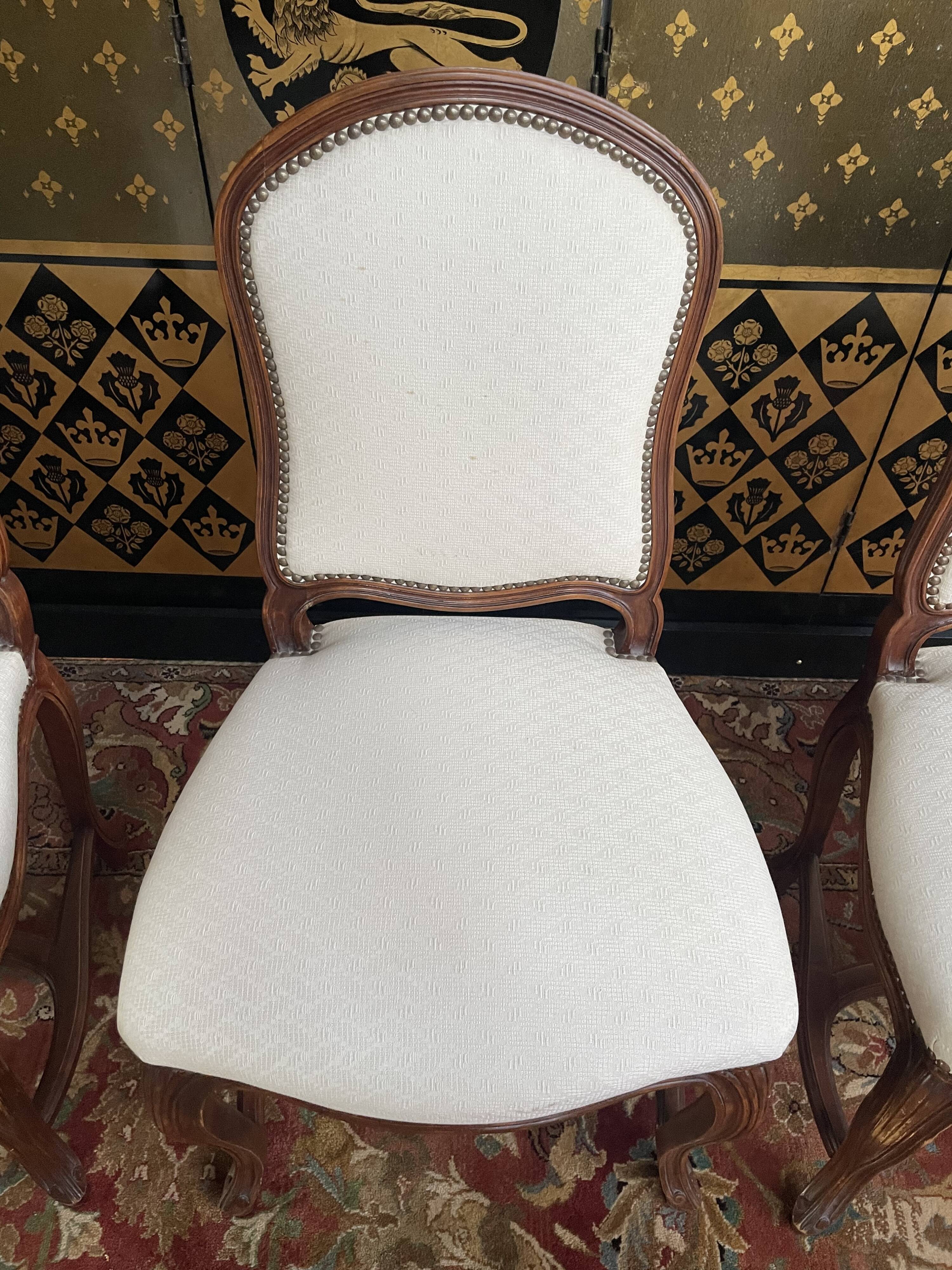 Suite de 4 chaises de style Louis XV