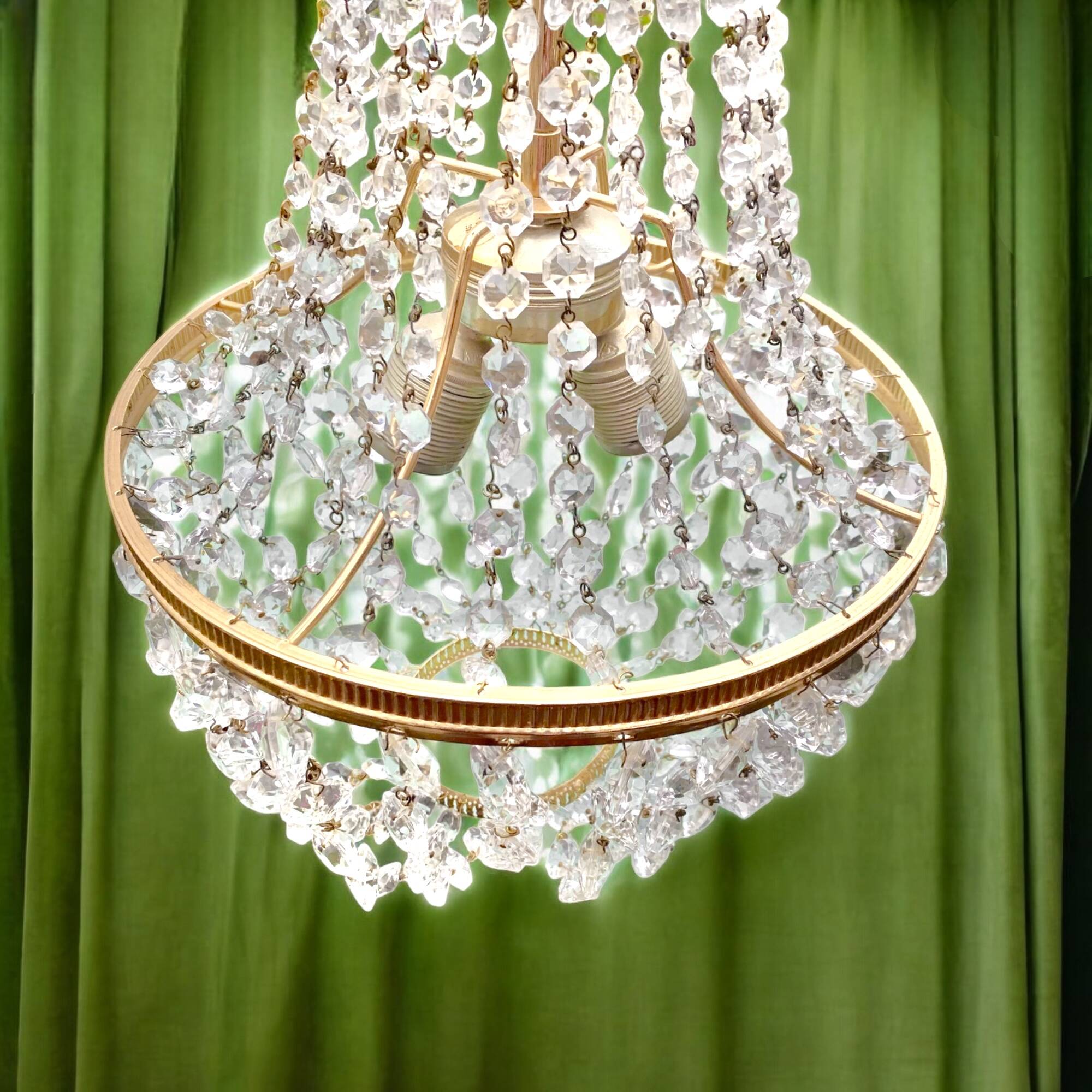 Hot air balloon pendant with glass tassels and gold frame