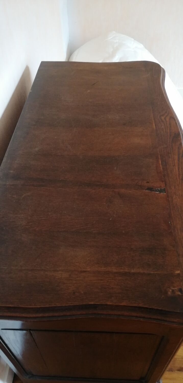 Oak chest of drawers