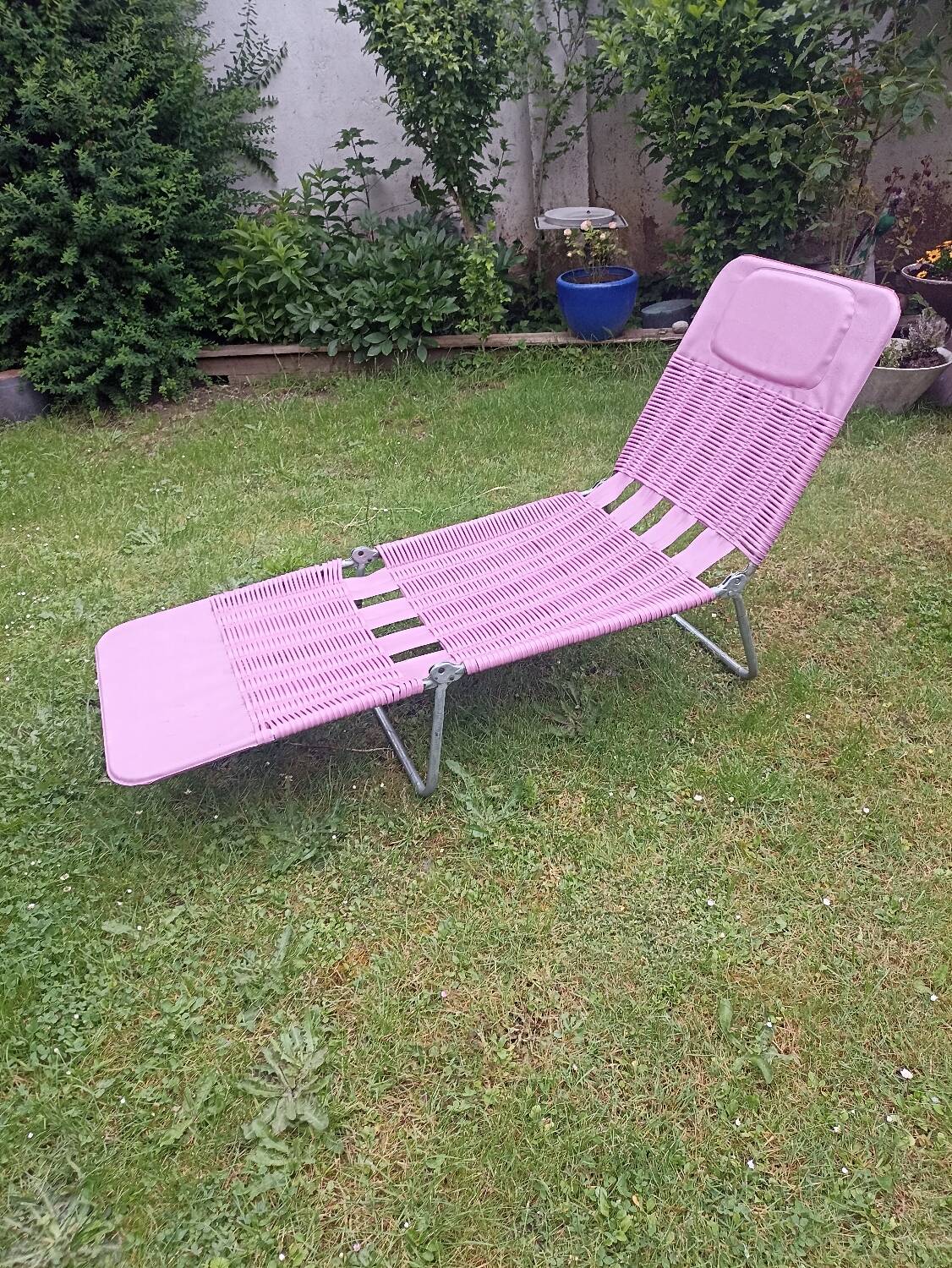 Vintage sun lounger
