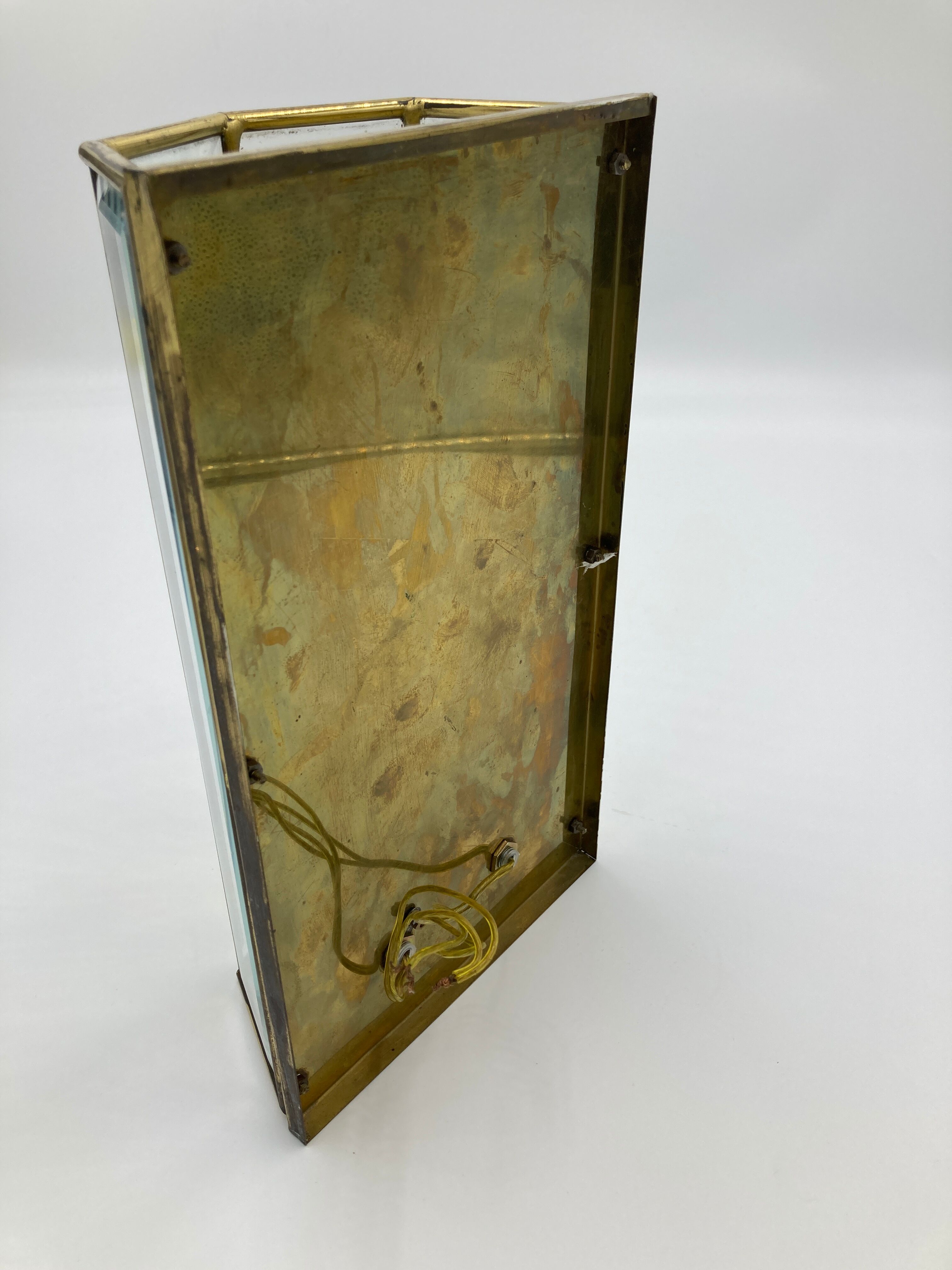 Applies two brass and glass fires