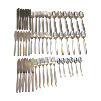 Menagere of 54 pieces in silver metal