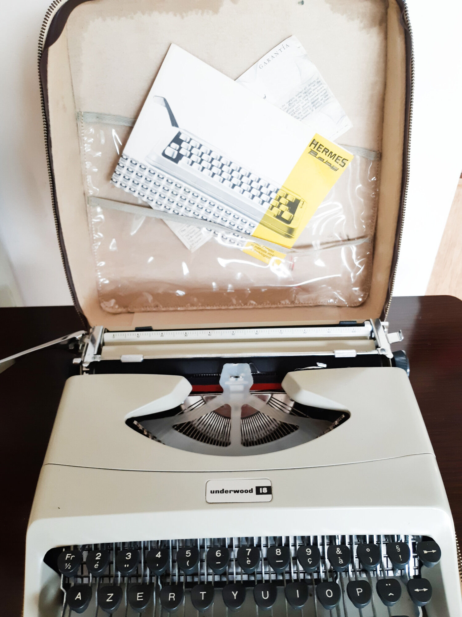 Underwood 18 Portable Typewriter , Beige, Functional, New Ribbon