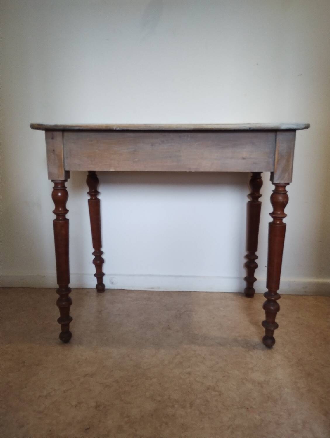Desk with turned legs