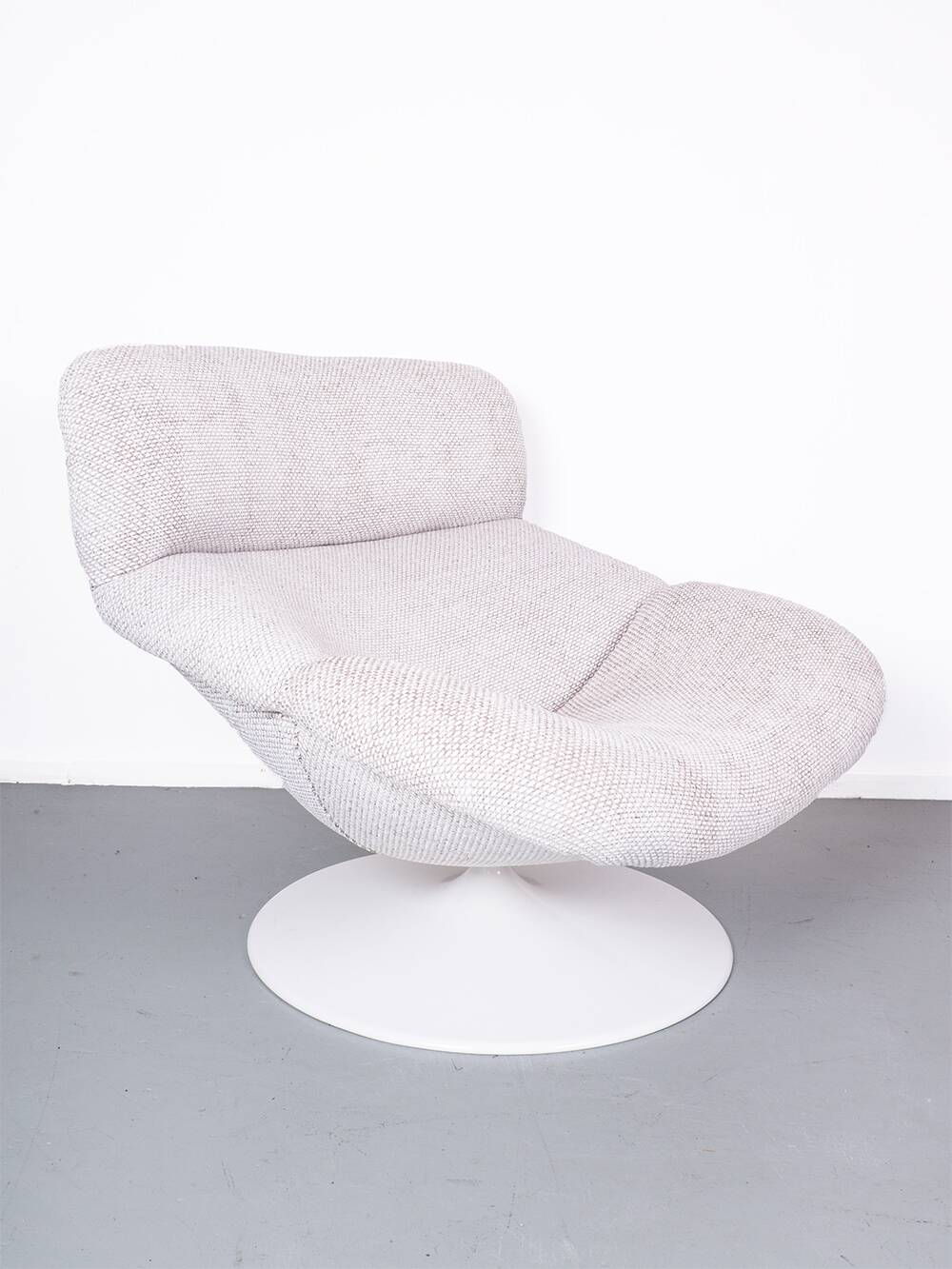 Lounge chair Model F518 -Artifort – Geoffrey Harcourt