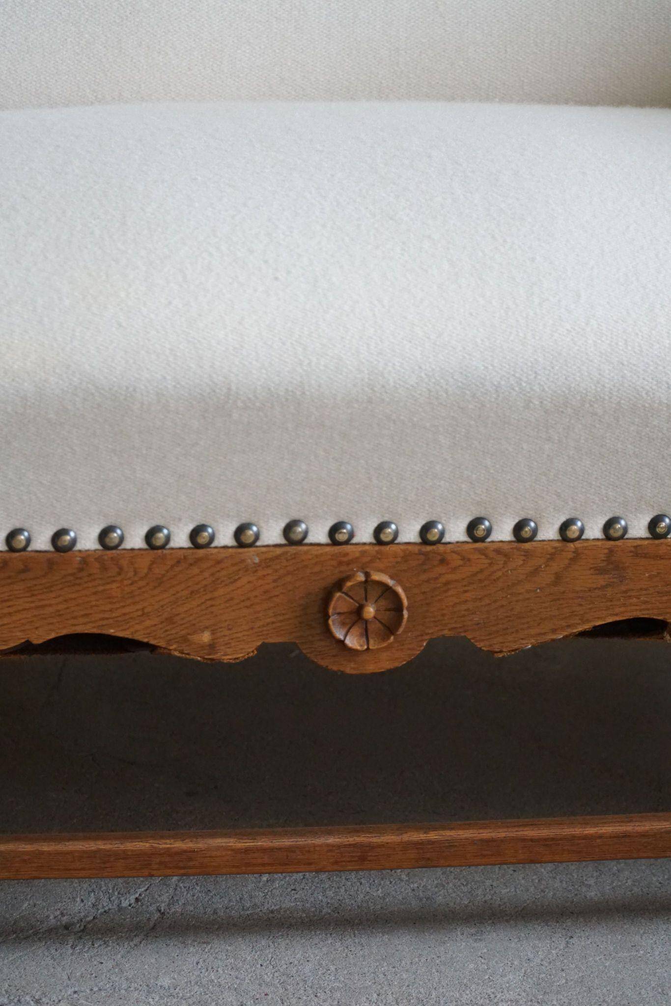 Sculptural 2-seater canapé in oak and wool, Danish "Skønvirke" style, 1920s.