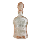 Carafe en verre rose